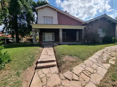 HAUSER VENDE CASA EN ACC. ESTE Y ESTRADA