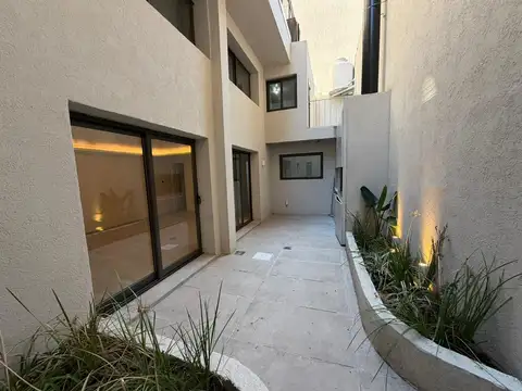 Venta Casa 3 Dormitorios Reciclada con Patio en Centro Rosario