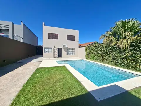 VENTA CASA 4 AMB CON PATIO Y PILETA, DON BOSCO