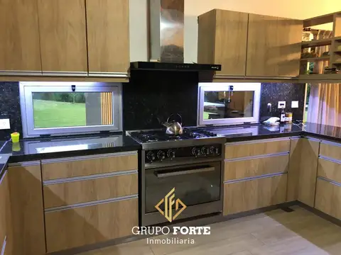 Casa en Venta con 3 cocheras