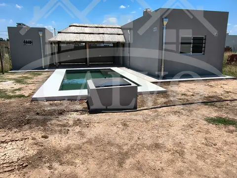 Casa Quinta con Pileta. A Estrenar. Mercedes, Buenos Aires.