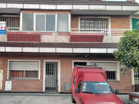 Alquiler depto 4 amb., patio y terraza