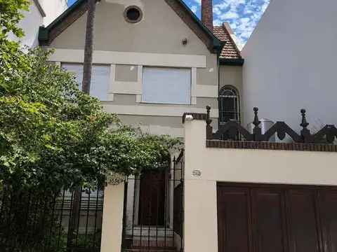 EXCELENTE CASA SOBRE LOTE PROPIO ESTILO INGLES | 200MTRS2 | JARDIN   PILETA