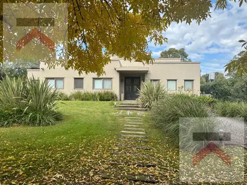 Casa 4 dorm GRAN LOTE de 2170m2 piscina en Chacras de la Reserva Cardales