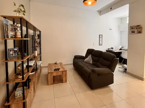 PH tipo casa en venta en Villa del Parque. Tres plantas. Terraza propia. Quincho.