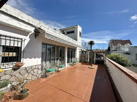 Casa 6 ambientes con 2 baños