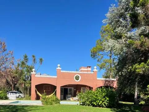 Golfers CC 3 dormit. con pileta sobre 1 lote de 1240 m2