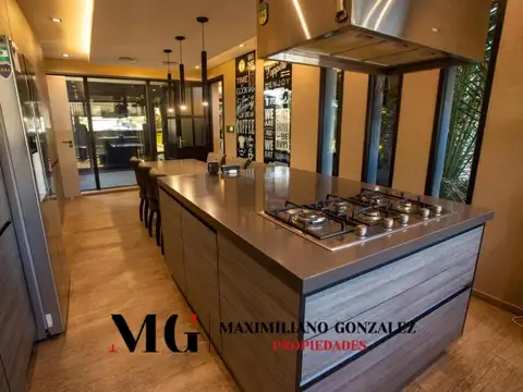 Casa en Venta con 2 cocheras