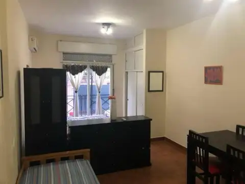 Amplio Monoambiente con Balcón