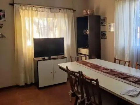 Casa 2 ambientes con 2 baños