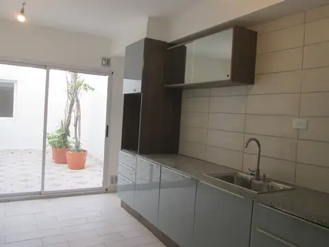 CASA P.H. A ESTRENAR CON LOCAL 2 PATIOS