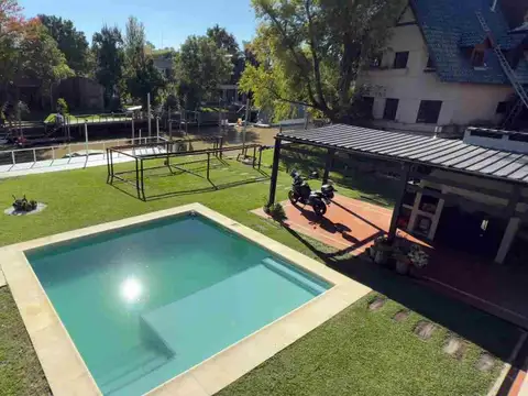 Casa 6 ambientes con 5 baños