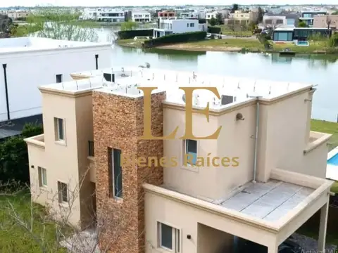 Casa 6 ambientes con 4 baños