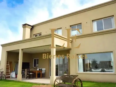 Casa en Venta con 6 cocheras