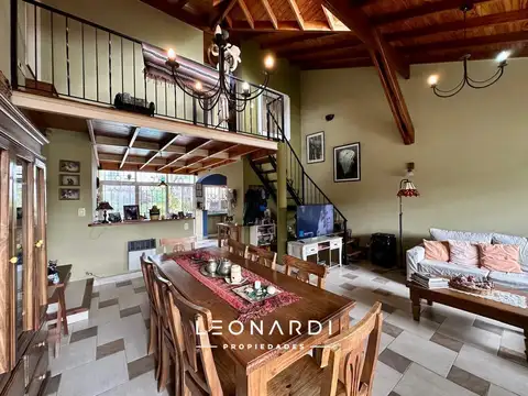 Casa en Venta con 2 cocheras