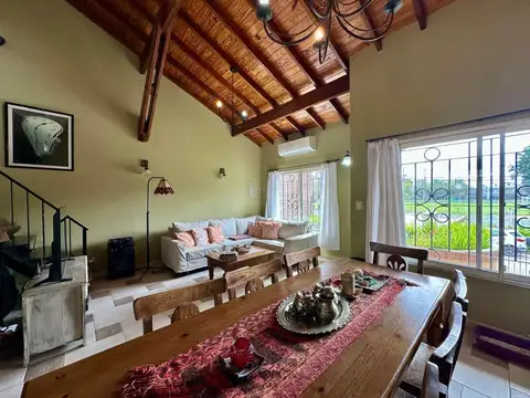 Casa 7 ambientes con 3 baños