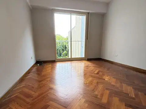 alquiler Departamento 2 ambientes con balcon a metros de estacion tren y avenida