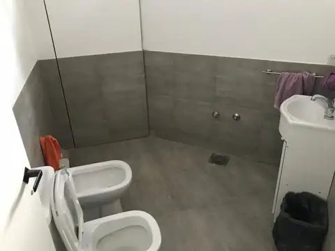 Alquiler de deposito con oficinas en zona Oeste