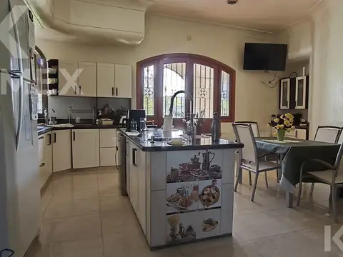 Casa 7 ambientes con 3 baños