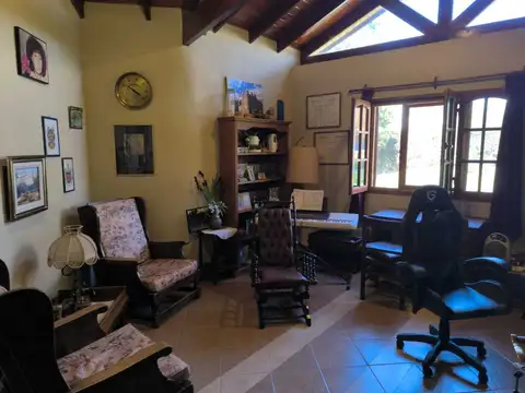Casa en Venta con 2 cocheras