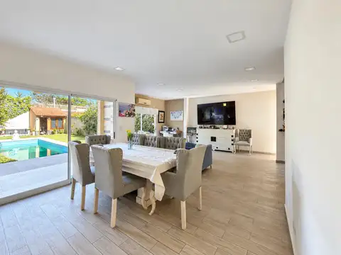 Casa en Alquiler con 1 cochera