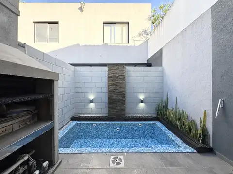 Departamento tipo casa en venta en Jose Leon Suarez- A ESTRENAR CON PISCINA