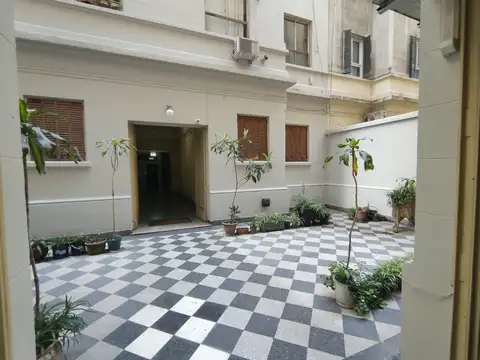 Sarmiento 1500, Piso pb