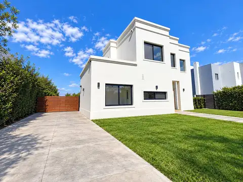 VENTA CASA 5 AMBIENTES BARRIO NORTE EL CANTÓN ESCOBAR PILETA VISTA AL LAGO
