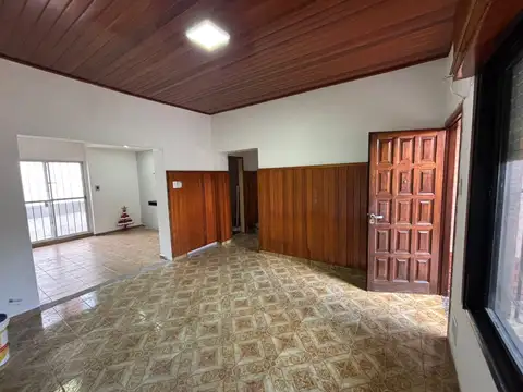 Casa en Alquiler en Villa Luzuriaga, $ 750.000