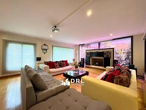 Casa en Venta con 5 cocheras