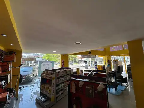 Local en venta, esquina sobre Avenida Libertador,  Martínez