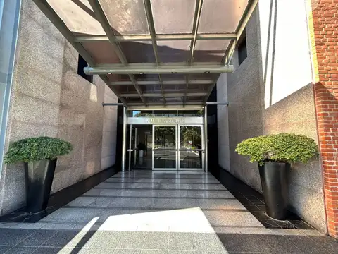 Oficina 5 ambientes con 3 baños