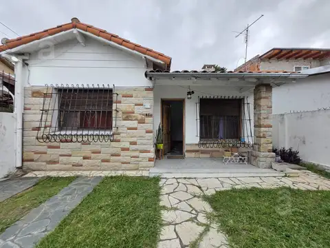 Casa en Venta en Villa Ballester -Tres Ambientes - Zona residencial.