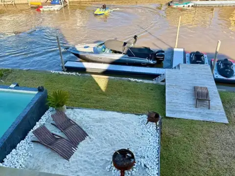 Casa 4 ambientes con 2 baños