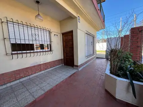 VENTA CASA LOTE PROPIO EN BOULOGNE CON JARDIN