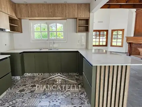 Casa 5 ambientes con 4 baños