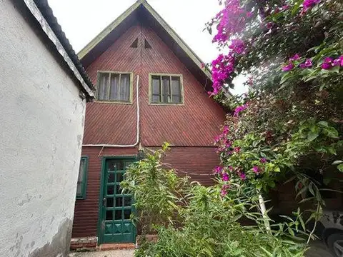 Casa en Venta con 2 cocheras