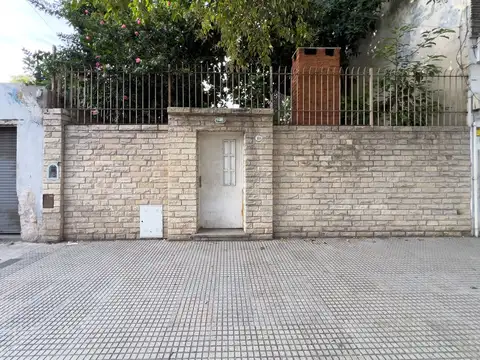 VENTA CASA PATERNAL 3 AMB AMPLIO JARDIN Y PATIO