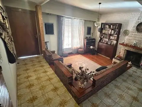 CASA 4 AMBIENTES EN EXCELENTE ESTADO – LOTE PROPIO 376 m²