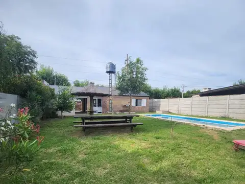 Casa en Alquiler con 2 cocheras