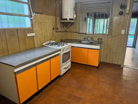 Gdor. Máximo Paz 100