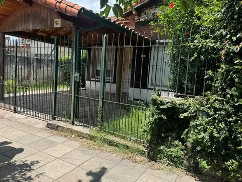 CASA MULTIFAMILIAR 8 AMBIENTES VENTA CASTELAR