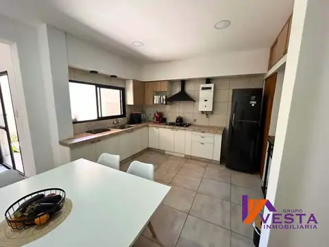 Casa en Alquiler con 1 cochera