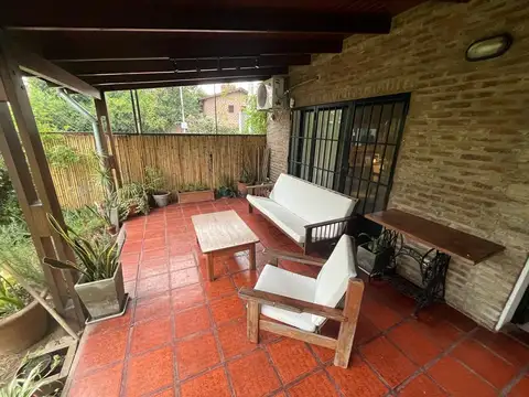 Casa 8 ambientes con 3 baños