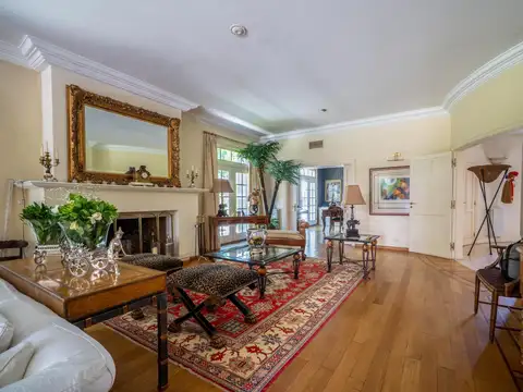 Casa en Venta con 10 cocheras