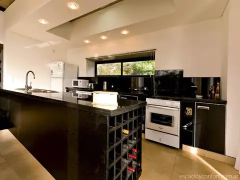 Casa 7 ambientes con 5 baños