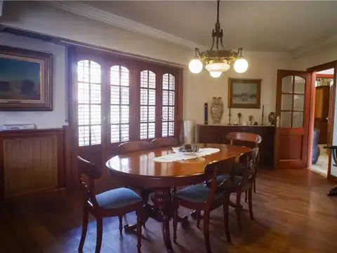 Casa en Venta con 4 cocheras