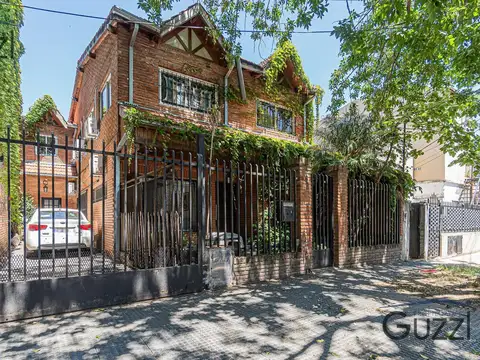 Importante casa de categoría sobre lote de 10 x 43,7 m²