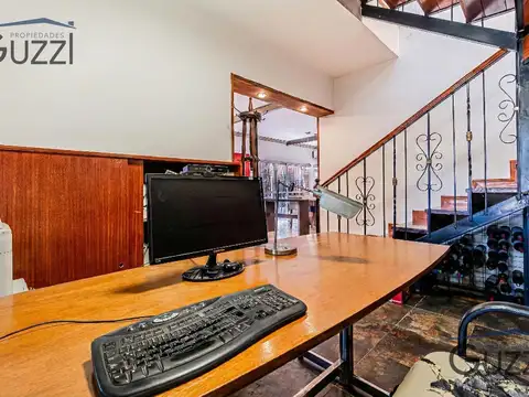 Casa en Venta con 2 cocheras