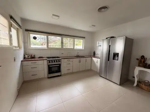 Casa en Venta con 3 cocheras